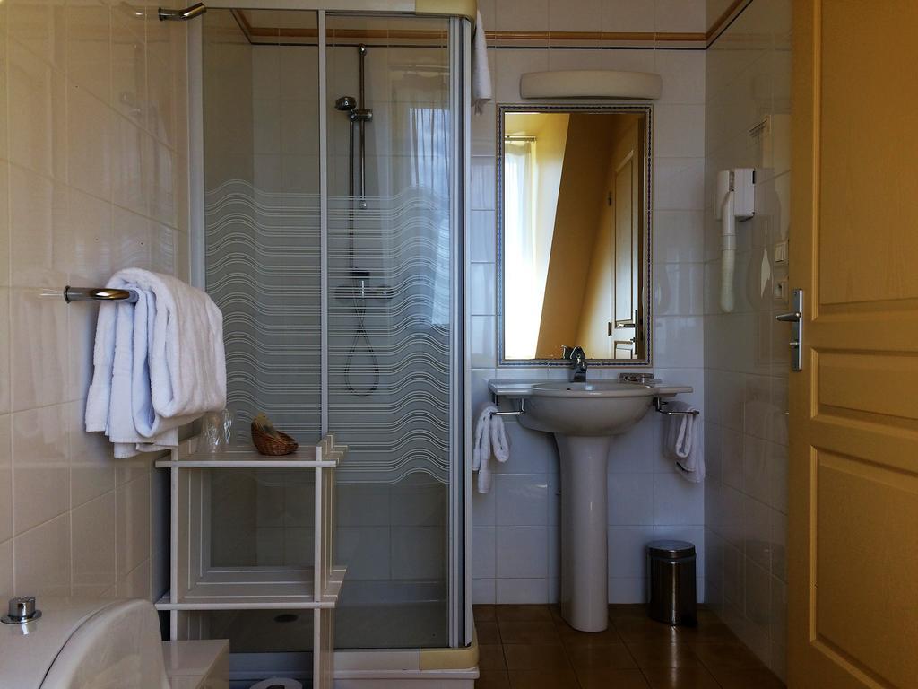 Hotel De La Presqu'Ile Крозон Екстериор снимка