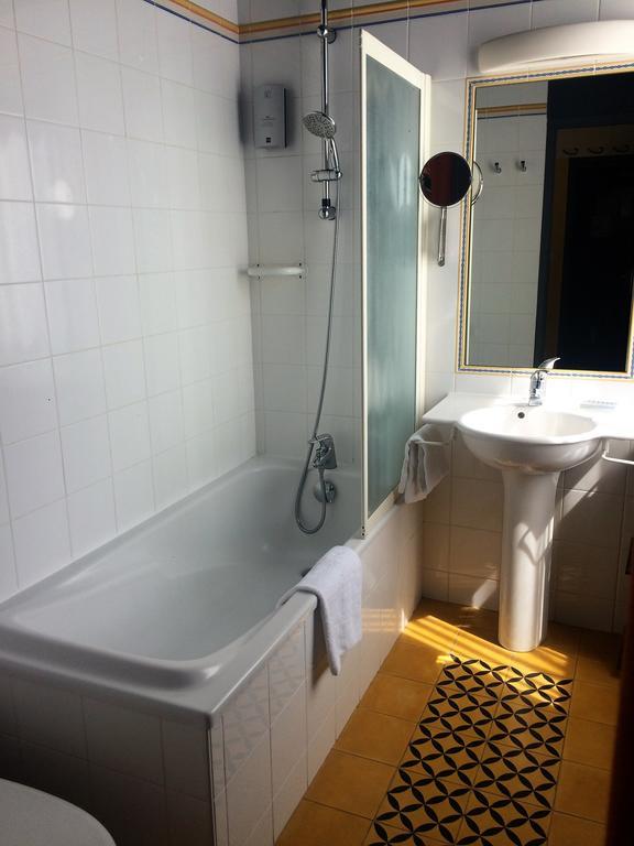 Hotel De La Presqu'Ile Крозон Екстериор снимка